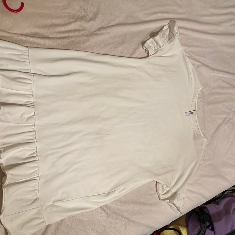 White dress ruffle bottom and sleeves medium